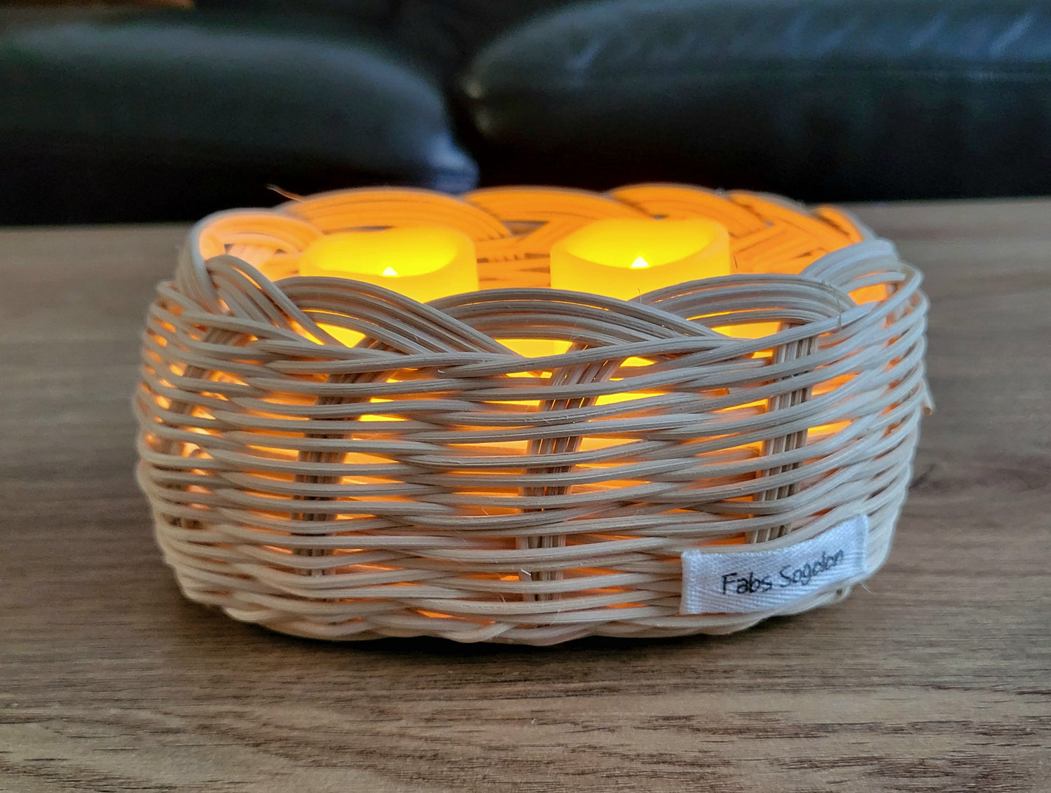 Rattan basket with light (2 flameless LED candles included)