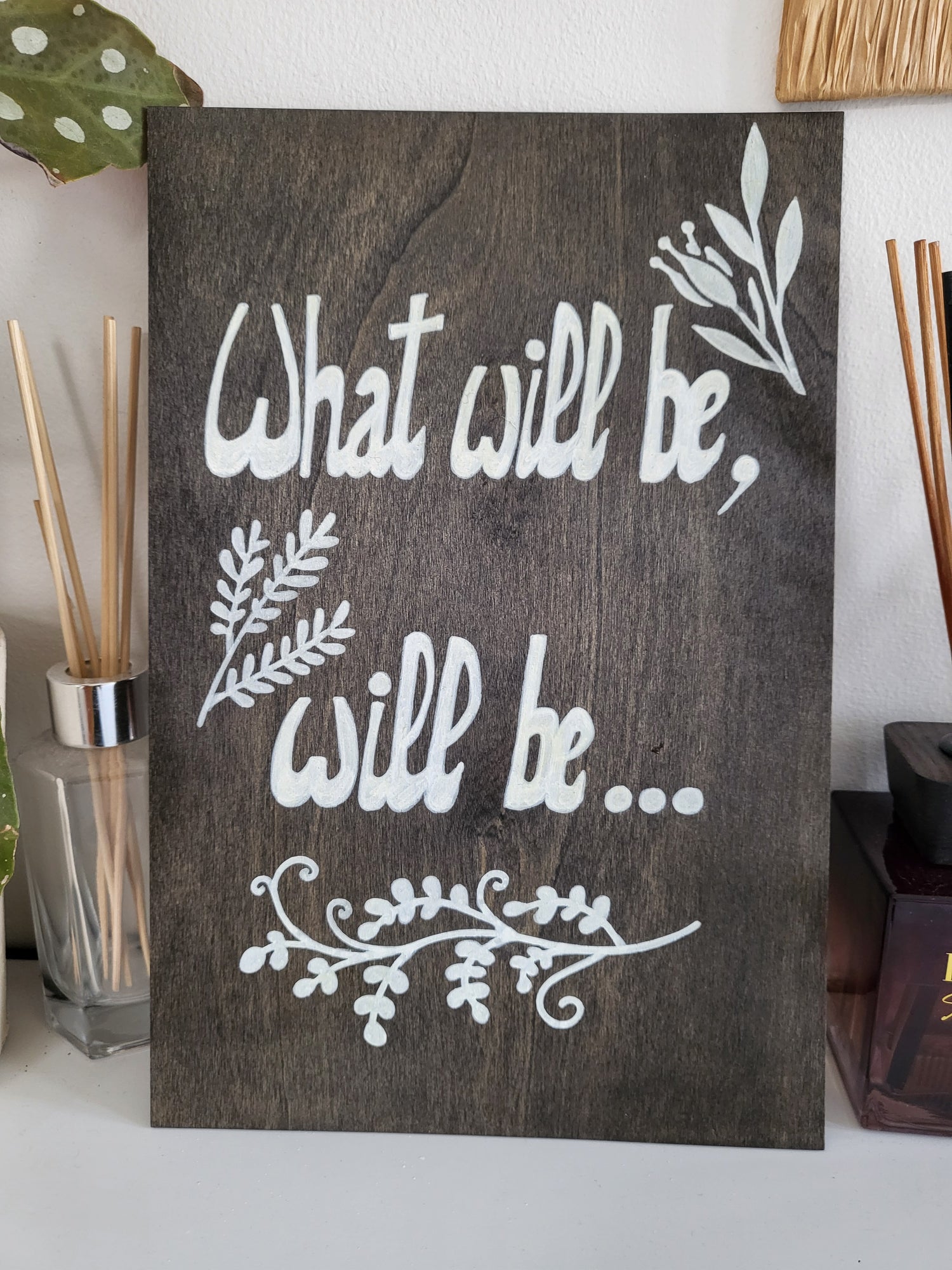 Black wood Art wall "What will be, will be..."