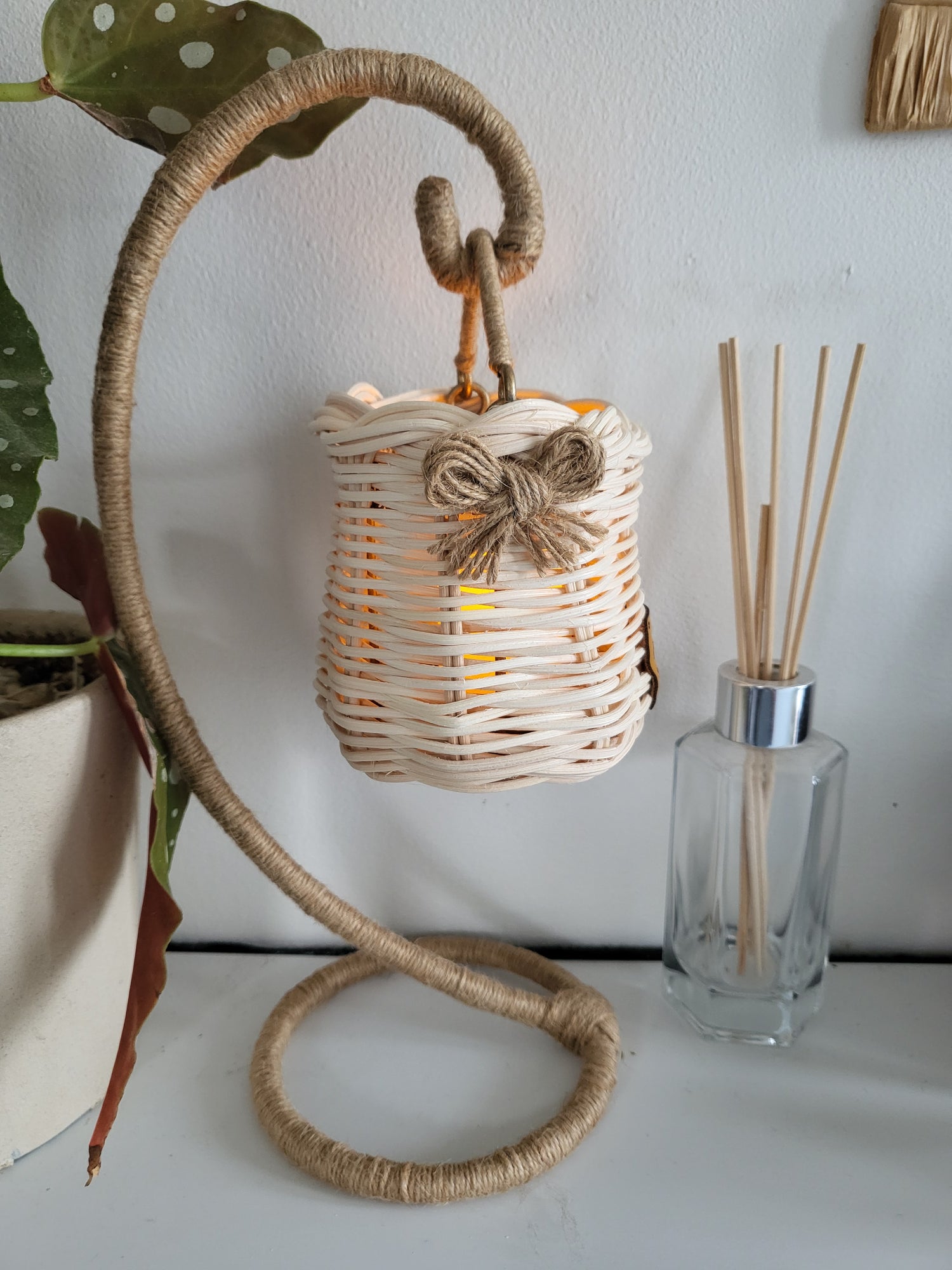 Rattan basket lighting - one flameless LED candle included