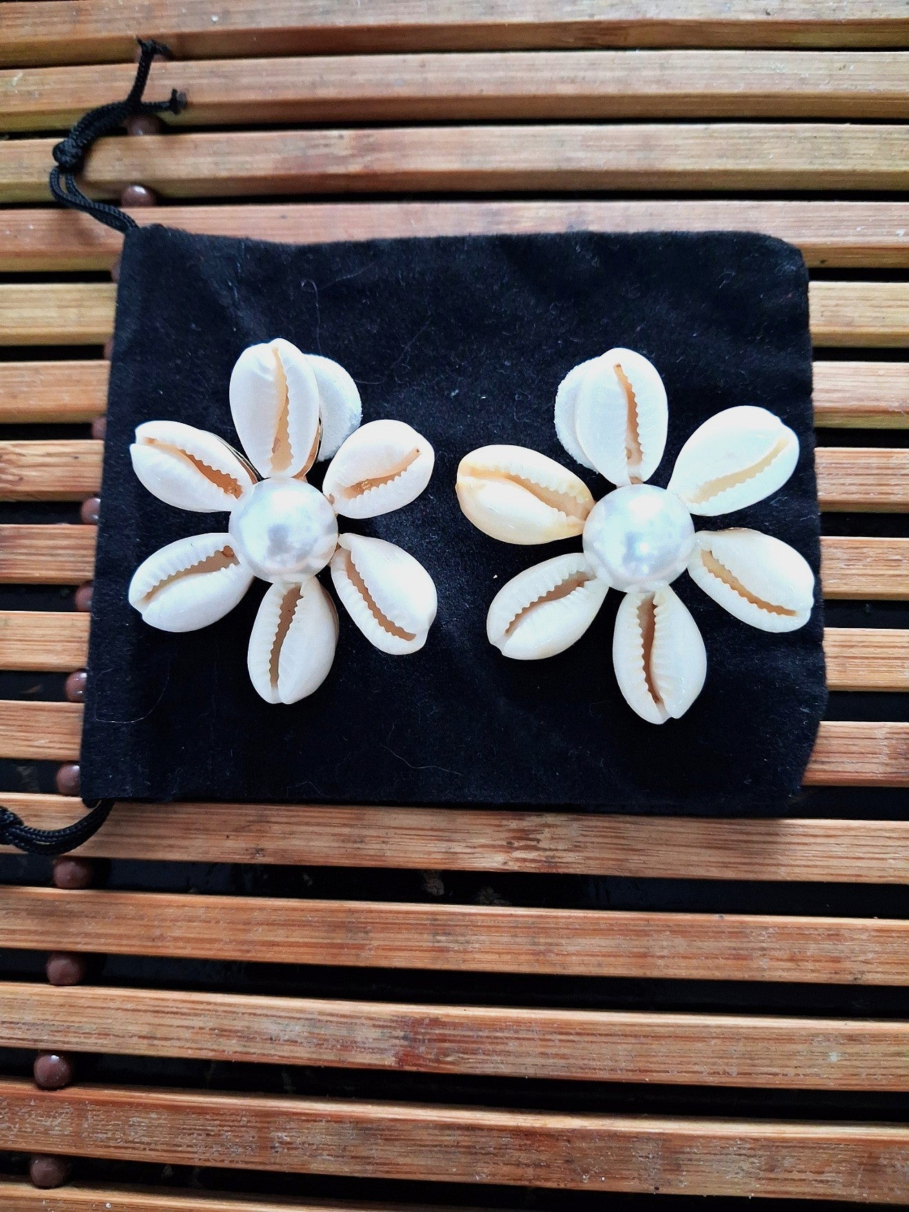 Natural white cowries shell earrings